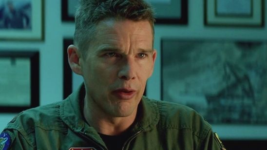Imagem da notícia Ethan Hawke vive piloto de drones com dilemas morais no novo trailer de Good Kill