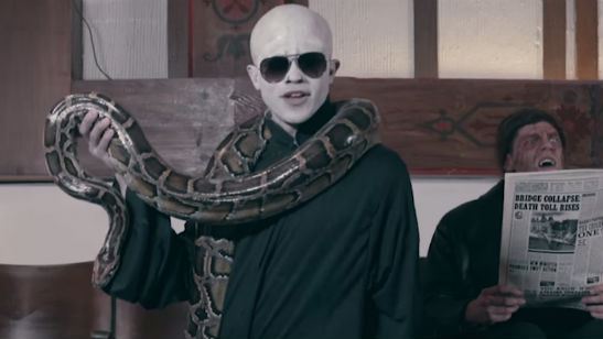Voldemort ameaça Harry Potter em uma divertida paródia da música de Bruno Mars