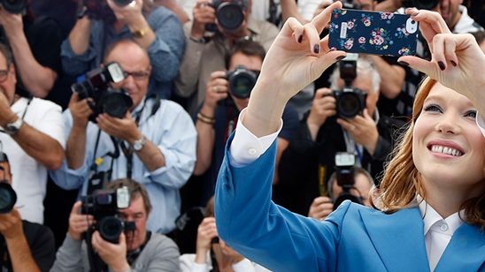 Imagem da notícia Festival de Cannes não aprova selfies no tapete vermelho: "Ridículo e grotesco"