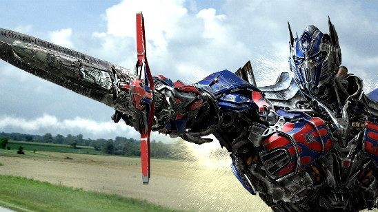 Imagem da notícia Conheça a equipe de roteiristas escalada nos filmes derivados e sequências de Transformers