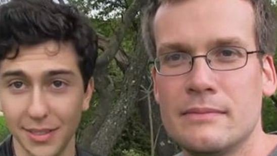 Imagem da notícia Confirmado! John Green e Nat Wolff vêm ao Brasil lançar Cidades de Papel