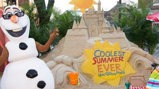 Imagem da notícia In Summeeeeer! Frozen domina os parques da Disney no verão americano