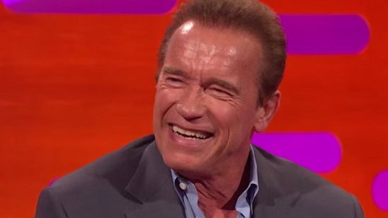 Imagem da notícia Emilia Clarke, Jake Gyllenhaal e Cara Delevingne imitam Arnold Schwarzenegger em programa de TV