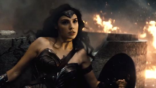 Imagem da notícia Comic-Con 2015: Trailer épico de Batman vs Superman - A Origem da Justiça com Mulher-Maravilha e Lex Luthor