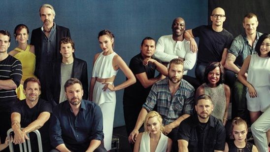 Imagem da notícia Comic-Con 2015: Foto reúne atores de Batman Vs Superman - A Origem da Justiça e Esquadrão Suicida