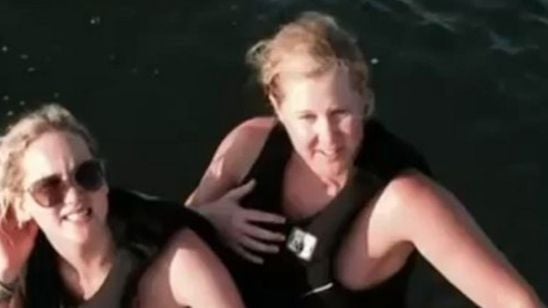 Imagem da notícia Jennifer Lawrence e Amy Schumer vão interpretar irmãs em comédia que estão escrevendo juntas