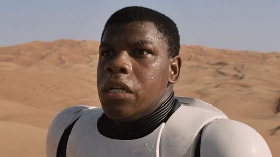 Imagem da notícia Star Wars - O Despertar da Força: John Boyega exibe sabre de luz em novo teaser