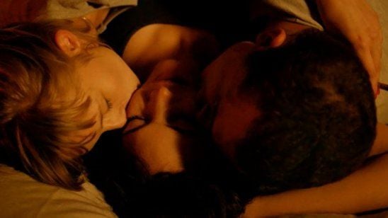 Imagem da notícia Exclusivo: Clipe legendado de Love mostra o início do ménage a trois