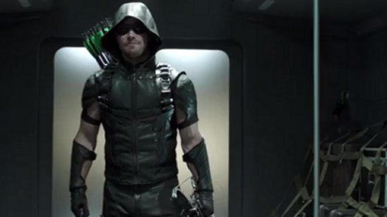 Imagem da notícia Trailer da 4ª temporada de Arrow traz novo vilão e muitos super-heróis
