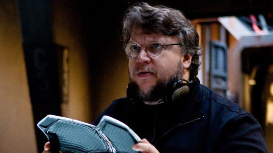 Imagem da notícia Guillermo Del Toro desmente cancelamento de Círculo de Fogo 2