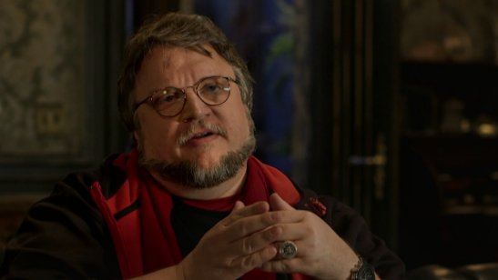 Exclusivo: "A Colina Escarlate é uma história de amor sinistra", diz Guillermo del Toro