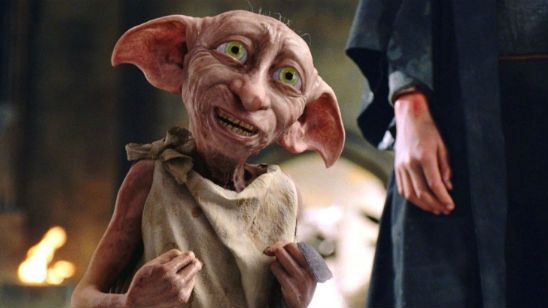 Imagem da notícia Fãs de Harry Potter deixam meias para libertar Dobby no estúdio da Warner