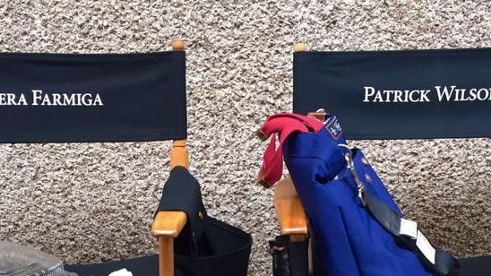 Imagem da notícia Foto mostra Vera Farmiga e Patrick Wilson de volta ao trabalho em Invocação do Mal 2
