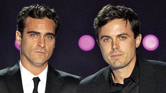 Imagem da notícia Casey Affleck vai dirigir Joaquin Phoenix em Far Bright Star