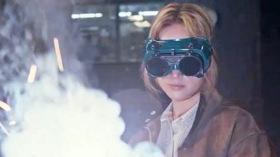 Imagem da notícia Jennifer Lawrence faz de tudo para salvar sua família em novos comerciais de Joy: O Nome do Sucesso