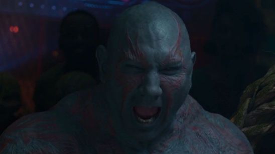 Imagem da notícia Drax bêbado? Vem ver uma cena deletada de Guardiões da Galáxia