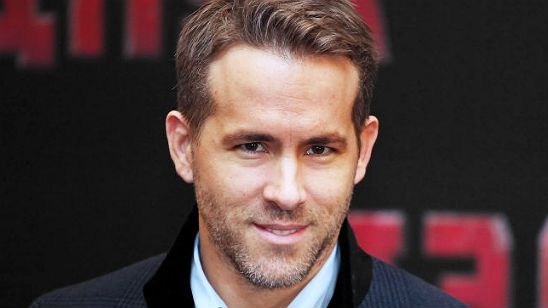 Imagem da notícia Ryan Reynolds chorou "como uma garotinha" quando viu o uniforme do Deadpool