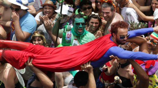 Imagem da notícia Hora de separar a fantasia e a pipoca! Conheça os Blocos de Carnaval com temas de cinema e série