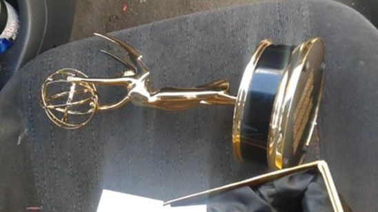 Imagem da notícia Homem rouba estátua do Emmy, coloca à venda em site e ganha prêmio de "criminoso mais idiota"