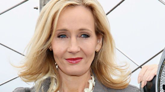 Imagem da notícia J.K. Rowling recebe convite inusitado de livraria no Twitter e aparece de surpresa