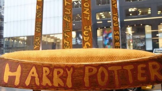 Imagem da notícia Cadeira na qual J.K. Rowling escreveu Harry Potter é leiloada em Nova York