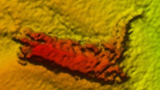 Imagem da notícia Réplica do monstro do Lago Ness usada em filme dá um bom susto em expedição