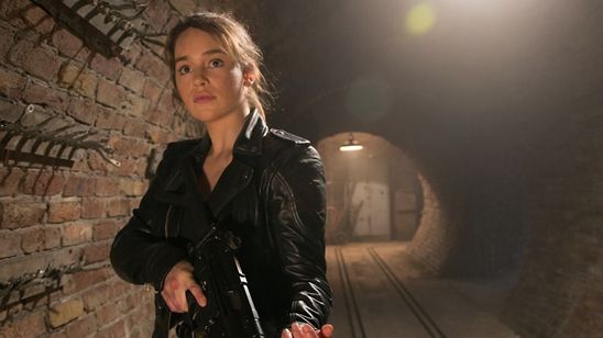 Imagem da notícia Emilia Clarke não voltará a interpretar Sarah Connor em O Exterminador do Futuro