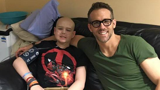 Ryan Reynolds escreve carta emocionante para jovem fã de Deadpool que morreu de câncer