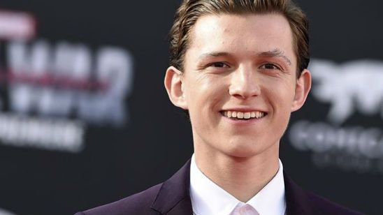 Imagem da notícia Tom Holland deseja que outro Vingador apareça no filme do Homem-Aranha