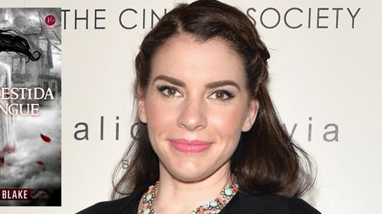 Imagem da notícia Autora de Crepúsculo vai produzir adaptação do livro Anna Vestida de Sangue