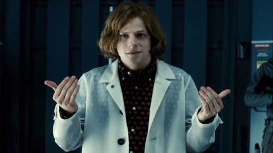 Imagem da notícia Jesse Eisenberg revela que Lex Luthor pode aparecer em Liga da Justiça Parte Um