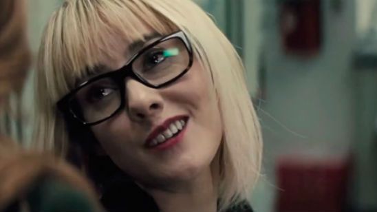 Imagem da notícia Batman Vs Superman: "Edição definitiva" do longa finalmente revela qual é a personagem de Jena Malone