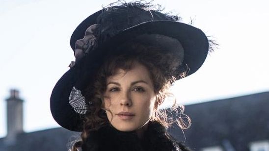 Imagem da notícia Exclusivo: Kate Beckinsale seduz no trailer nacional de Amor & Amizade, comédia baseada na obra de Jane Austen