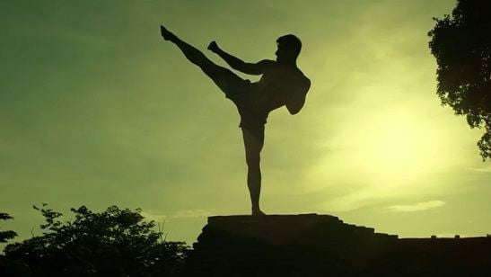 Alain Moussi aprende muay thai com Jean-Claude Van Damme no trailer de Kickboxer: Vengeance