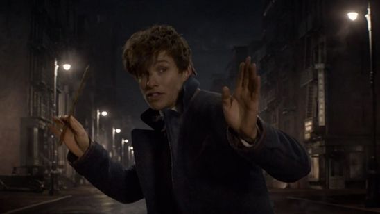 Imagem da notícia Comic-Con 2016: Muitos animais e destruição no novo trailer de Animais Fantásticos e Onde Habitam