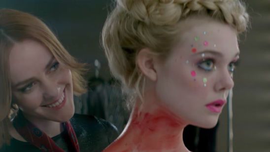 Imagem da notícia Exclusivo: Conheça o lado sombrio da moda no trailer legendado de Demônio de Neon