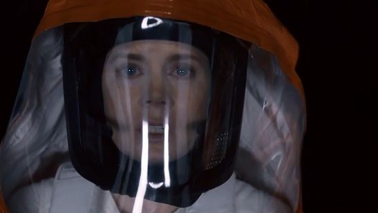 Amy Adams se prepara para o primeiro contato com os aliens no teaser de A Chegada