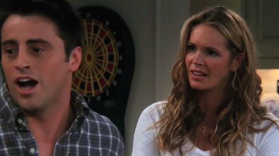 Imagem da notícia Elle Macpherson se arrepende de ter participado de Friends