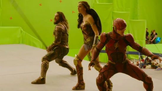 Imagem da notícia Liga da Justiça: Zack Snyder divulga vídeo de bastidores cheio de ação e erros de gravações
