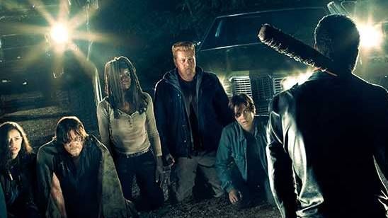 Imagem da notícia Robert Kirkman afirma que sétima temporada de The Walking Dead será tão diferente que "vai parecer o início de uma nova série"