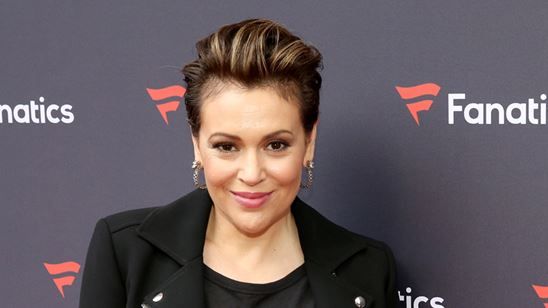 Imagem da notícia Alyssa Milano entra para o elenco regular da segunda temporada de Wet Hot American Summer