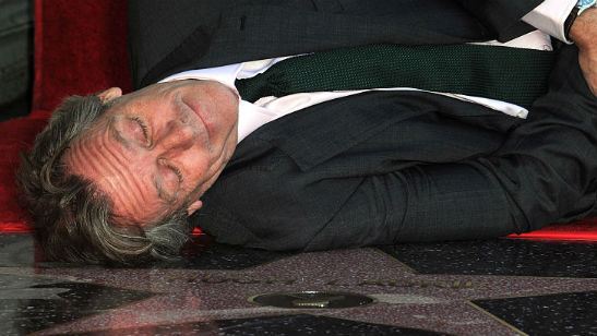 Hugh Laurie ganha estrela na Calçada da Fama