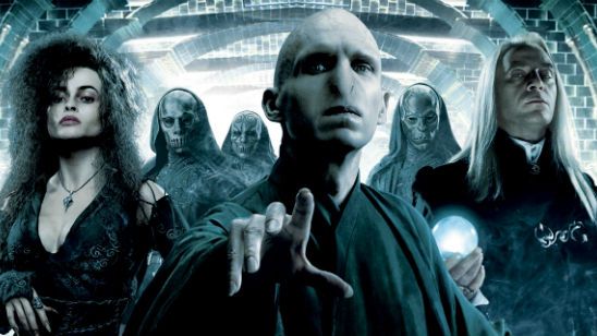Imagem da notícia Figurinista de Harry Potter explica criação de roupas de Voldemort, Belatrix e Comensais da Morte