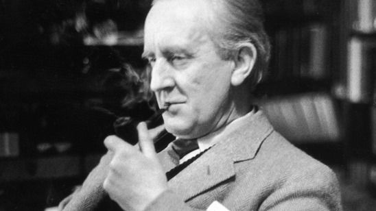 Imagem da notícia James Strong vai dirigir cinebiografia de J.R.R. Tolkien, autor de O Senhor dos Anéis e O Hobbit