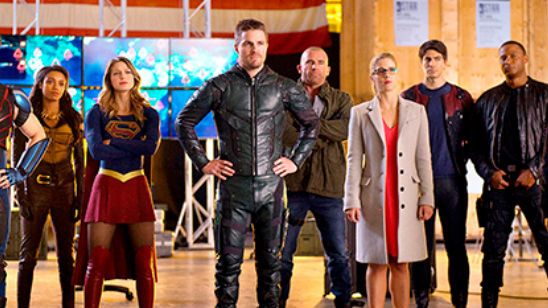 Imagem da notícia Crossover de The Flash, Arrow, Supergirl e Legends of Tomorrow ganha teaser e primeiras imagens