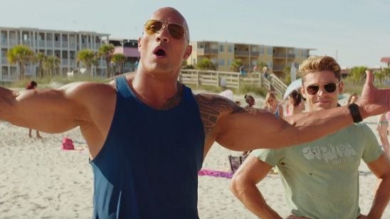 Dwayne Johnson protege sua praia (e troca farpas com Zac Efron) no trailer de Baywatch