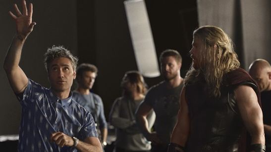Thor: Ragnarok ganha nova imagem de bastidores e primeira sinopse