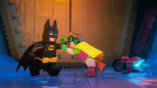 Imagem da notícia Robin descobre que Homem-Morcego não gosta de abraços em novo comercial de LEGO Batman: O Filme
