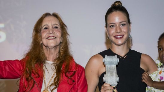 Imagem da notícia Mostra de Tiradentes 2017: Força feminina é exaltada em noite que homenageou Leandra Leal e Helena Ignez