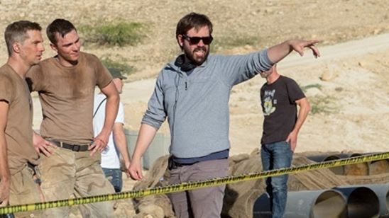 Imagem da notícia Filme de guerra de Fernando Coimbra, diretor de O Lobo Atrás da Porta, é comprado pela Netflix